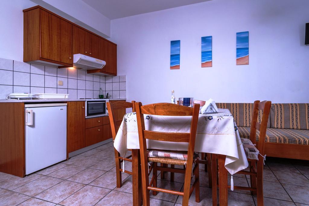 Roula Apartments Palaiochora Exterior photo