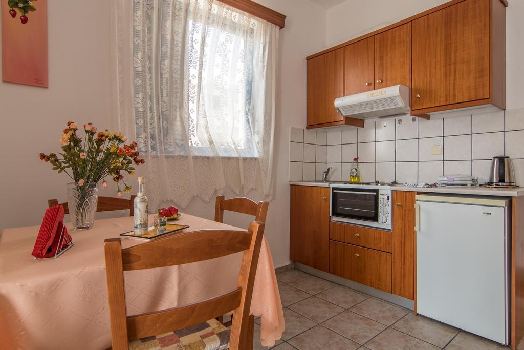 Roula Apartments Palaiochora Exterior photo